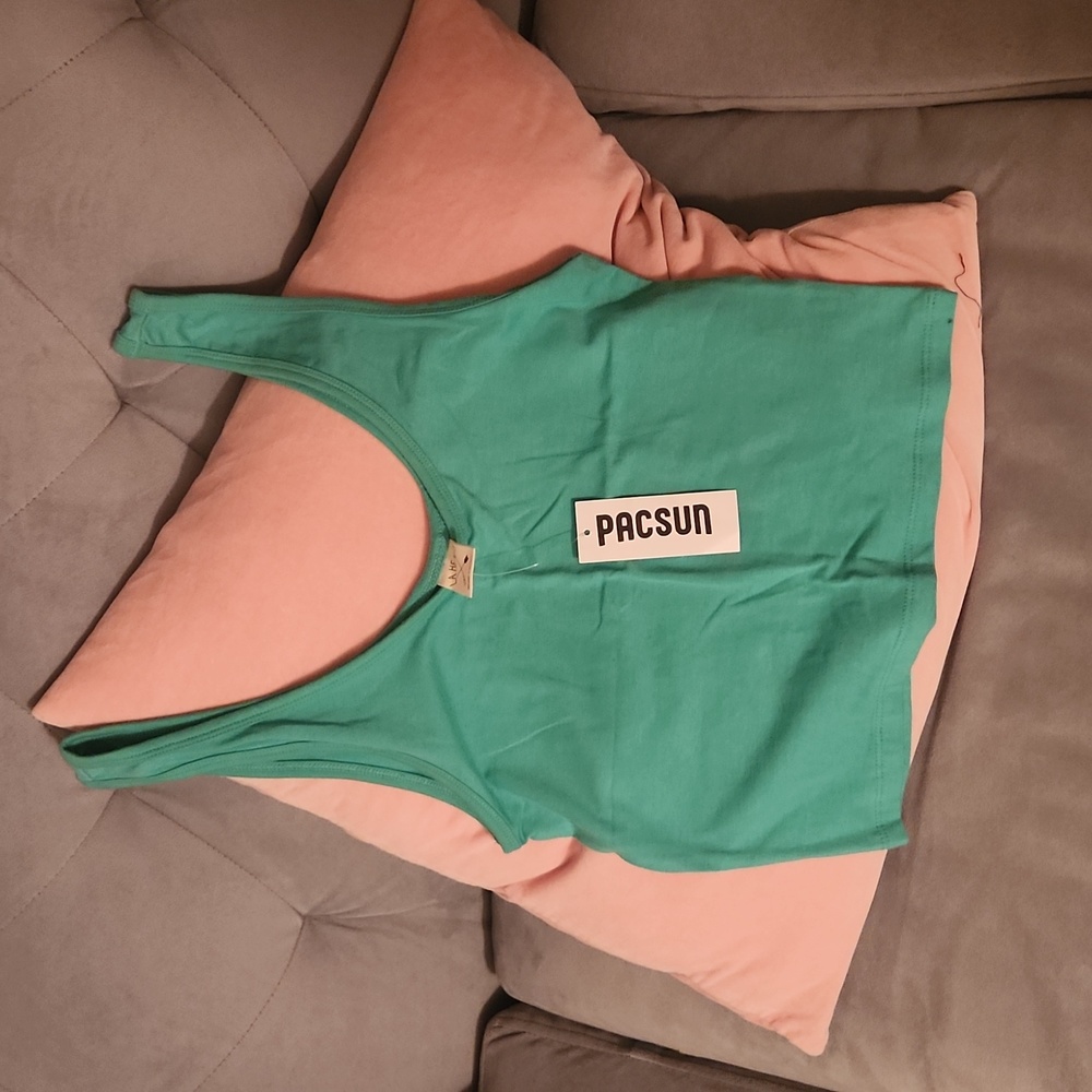 LA hearts crop top